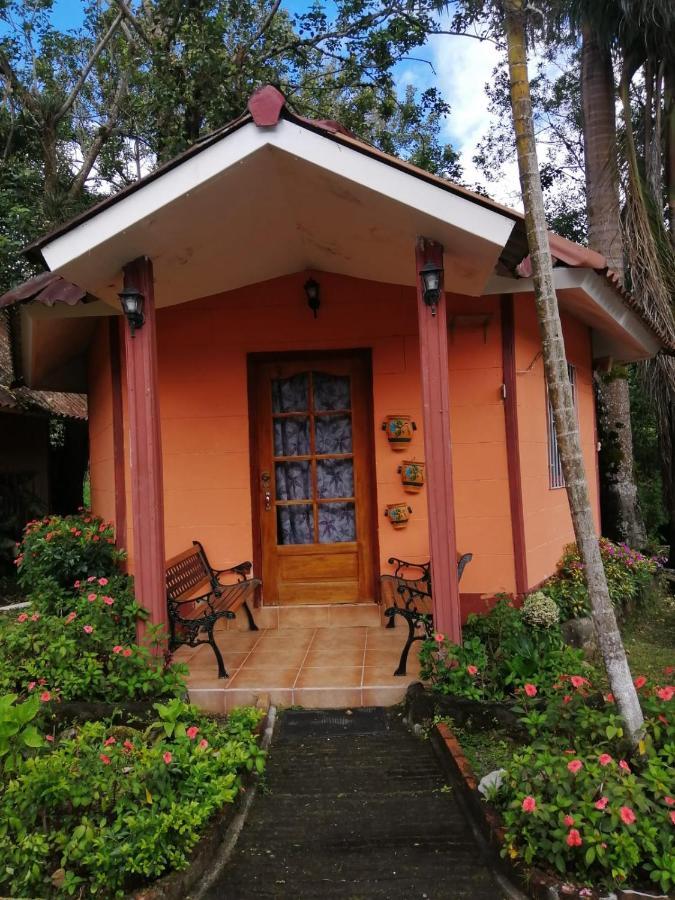 Cabanas Mountain River Lake Inn Nueva California ภายนอก รูปภาพ