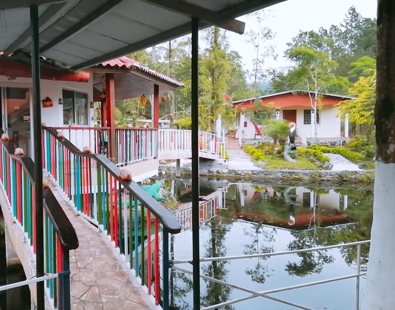 Cabanas Mountain River Lake Inn Nueva California ภายนอก รูปภาพ