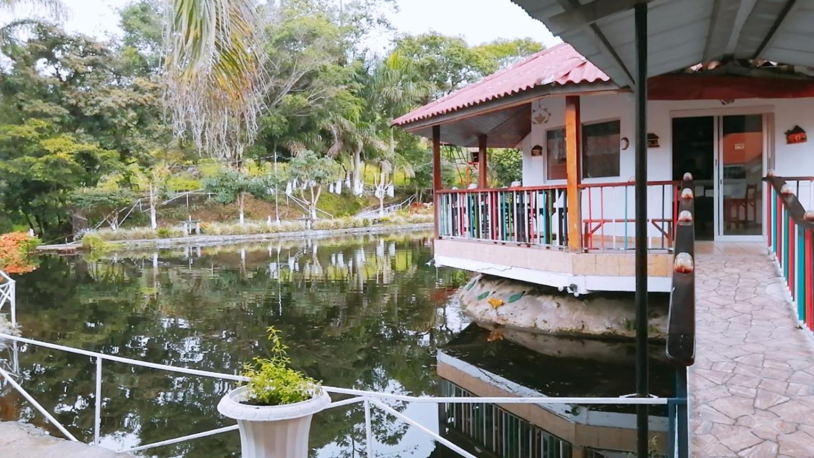 Cabanas Mountain River Lake Inn Nueva California ภายนอก รูปภาพ